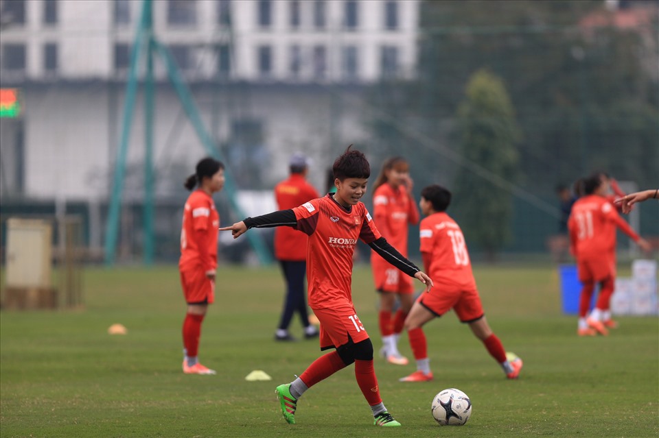 Bóng đá nữ Việt Nam quay trở lại tích cực tập luyện
