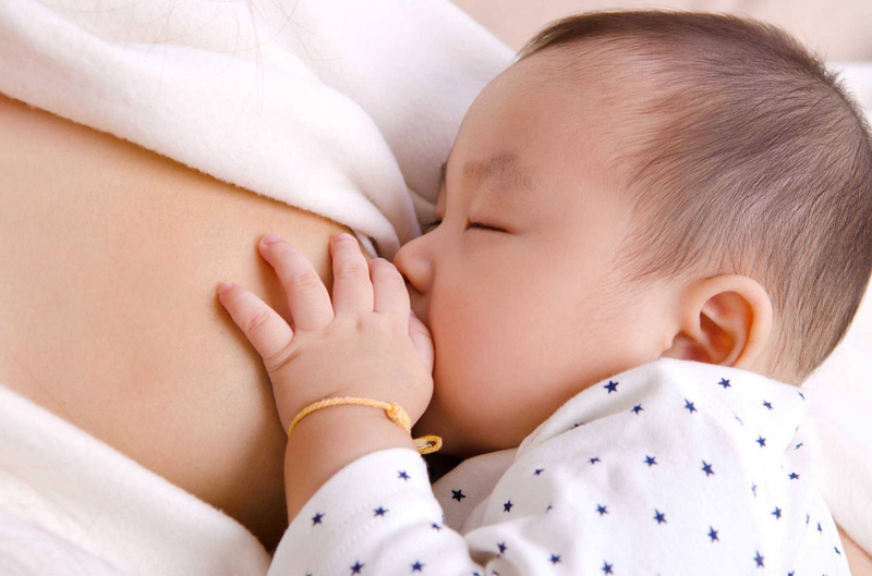Bổ sung sữa mẹ khi bé bị tiêu chảy