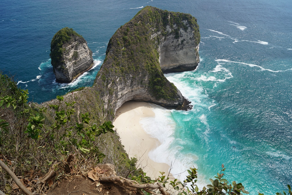 Bali, Indonesia - Bãi biển nên thơ trải dài cát trắng